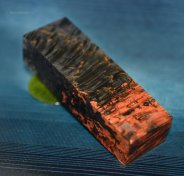 10078 КАРЕЛЬСКАЯ БЕРЕЗА СТАБИЛИЗИРОВАННАЯ В ЧЕРНО КОРАЛЛОВЫЙ 130*43*28ММ