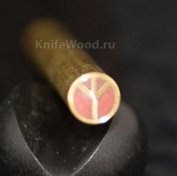 9099 АВТОРСКИЙ ПИН (ЛАТ+СМОЛА КРАСНАЯ) 80ММ*10ММ